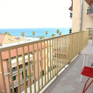 https://casa-fronte-ventimiglia.hotelitalianriviera.com